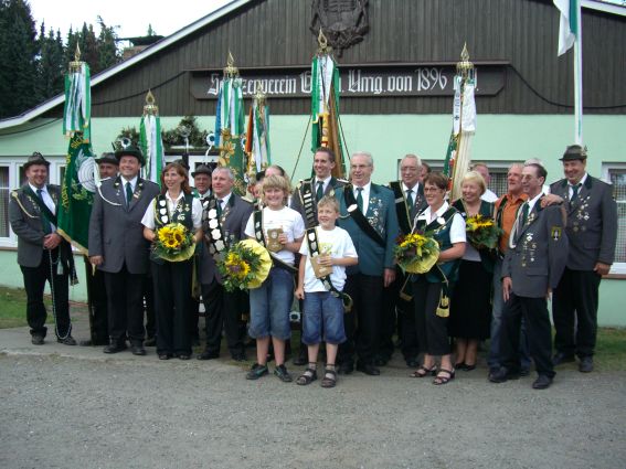Die Königsfamilie des Schützenvereins Grift im Jahr 2007/2008